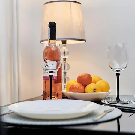 アパート Komfort W Sercu Miasta ヴロツワフ